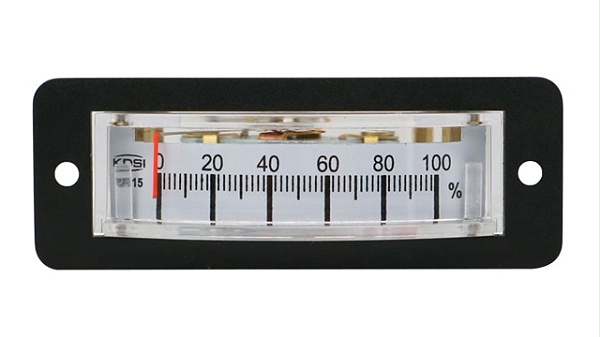 数字电压表的测量精度会受到哪些因素的影响？